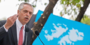 Fernández: «Vamos a recuperar nuestras Islas Malvinas por la vía pacífica»