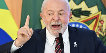 Lula expresó su descontento con el FMI por “asfixiar” a la economía de Argentina