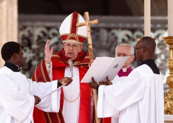 Luego de recibir el alta, el Francisco encabezó la misa del Domingo de Ramos