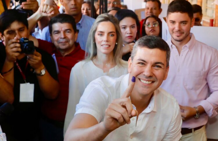 Santiago Peña es el nuevo presidente electo de Paraguay
