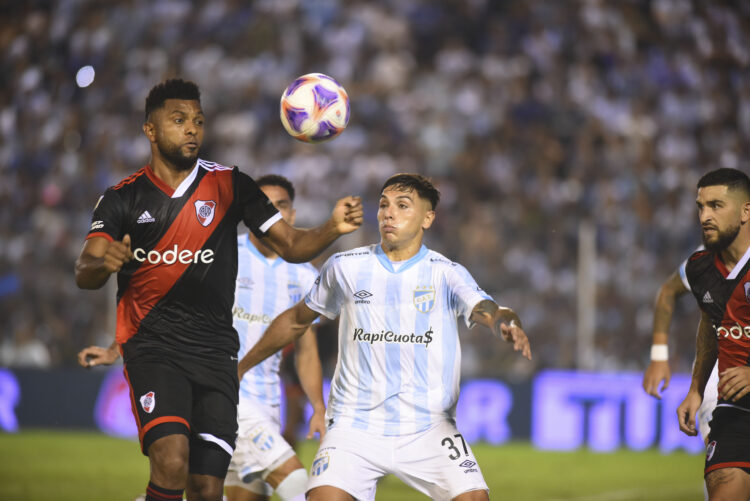 River empató con Atlético Tucumán y le da una pizca de esperanza a los de abajo
