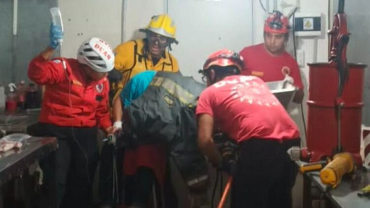 Un carnicero perdió el brazo tras meterlo en una trituradora