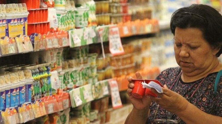Los motivos por los que los precios de los alimentos aumentan más en Argentina que en otros países de la región