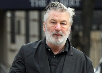 Alec Baldwin se libera de la acusación tras el accidente fatal en el set de «Rust»