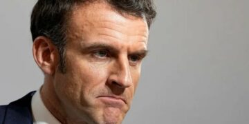 Pese a las protestas, Macron promulgó la polémica ley de reforma de pensiones