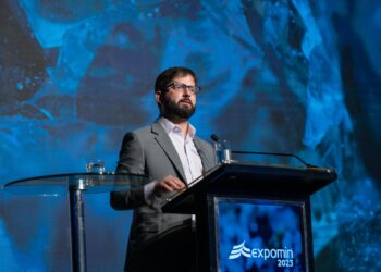 El presidente chileno defendió su política sobre el litio ante empresarios mineros