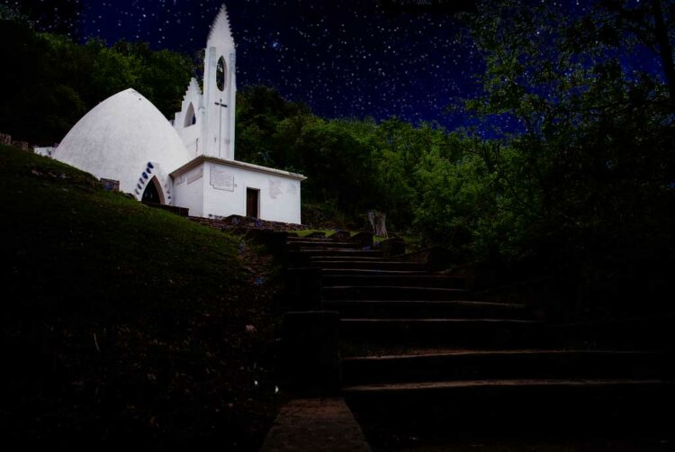 Unquillo se sumó al mes del astroturismo con nuevas actividades en la Capilla Buffo