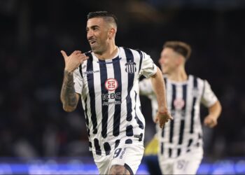 Talleres superó a Rosario Central con un triplete de Santos 