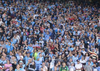 Un hincha de Belgrano se cayó a la fosa del Kempes y terminó en el Urgencias