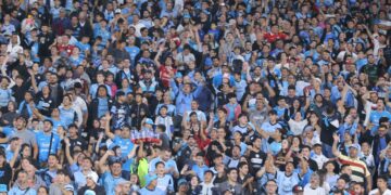 Un hincha de Belgrano se cayó a la fosa del Kempes y terminó en el Urgencias