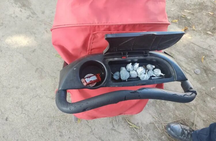 Detienen a un hombre que escondía drogas en un cochecito de bebé