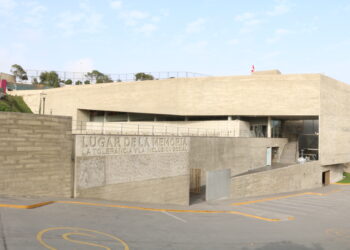 Acusan a la derecha peruana de pretender ocultar la memoria de la violencia de 1980-2000