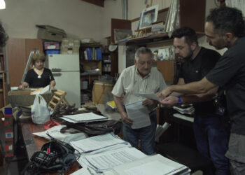 Dos manos todas las voces