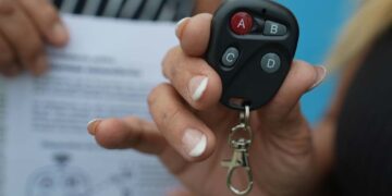 Se entregaron nuevos pulsadores para vecinos de Ituzaingó y Altos de General Paz