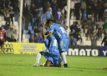 Racing venció a Chaco For Ever y se prende arriba