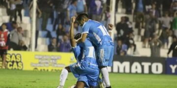 Racing venció a Chaco For Ever y se prende arriba