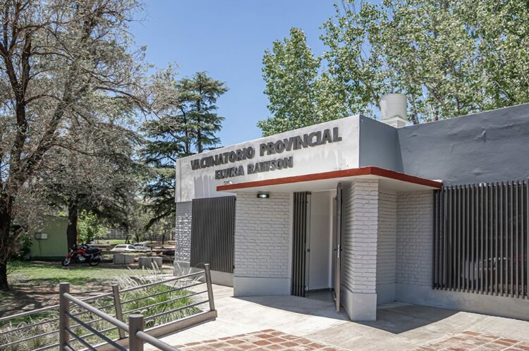 El vacunatorio del Hospital Rawson atenderá hoy y mañana