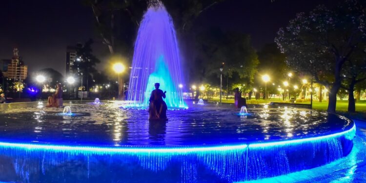 Después de cincuenta años, una fuente con estilo contemporáneo vuelve a adornar el Parque Las Heras