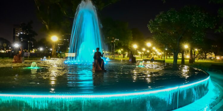 Después de cincuenta años, una fuente con estilo contemporáneo vuelve a adornar el Parque Las Heras