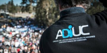 Docentes universitarios de Córdoba exigen la reapertura de paritarias y convocan a un paro por 48 horas