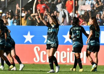 Victoria albiceleste