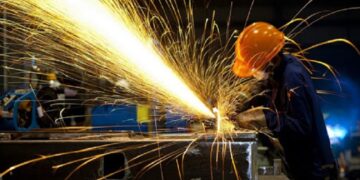 Metalúrgicos acordaron una recomposición del 18% para el trimestre abril-junio