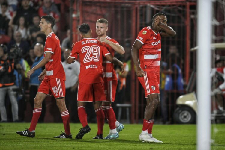 River le ganó a Huracán y se afirma como líder