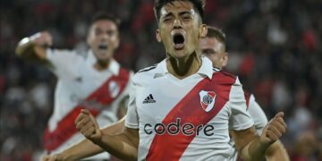 River venció en el final a Newell´s y revalidó su liderazgo