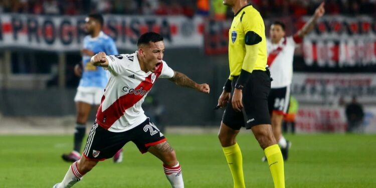 River venció a Sporting Cristal con uno menos y logró su primer triunfo