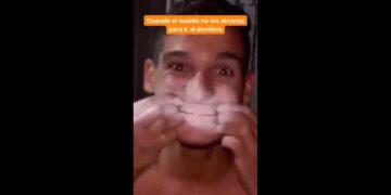 Desarrolló un desopilante método para blanquear sus dientes y se volvió viral