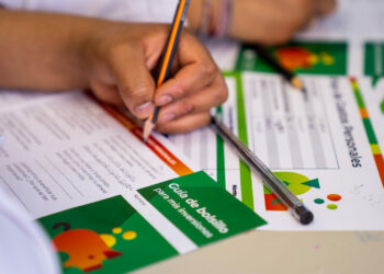 Presentan 7.000 becas para que jóvenes de todo el país accedan a formación en educación financiera