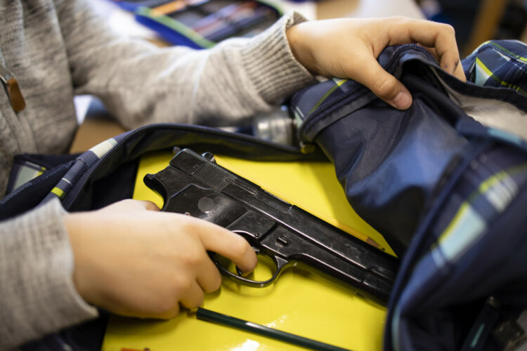 Hallaron nuevamente armado al menor que llevó un revólver a la escuela