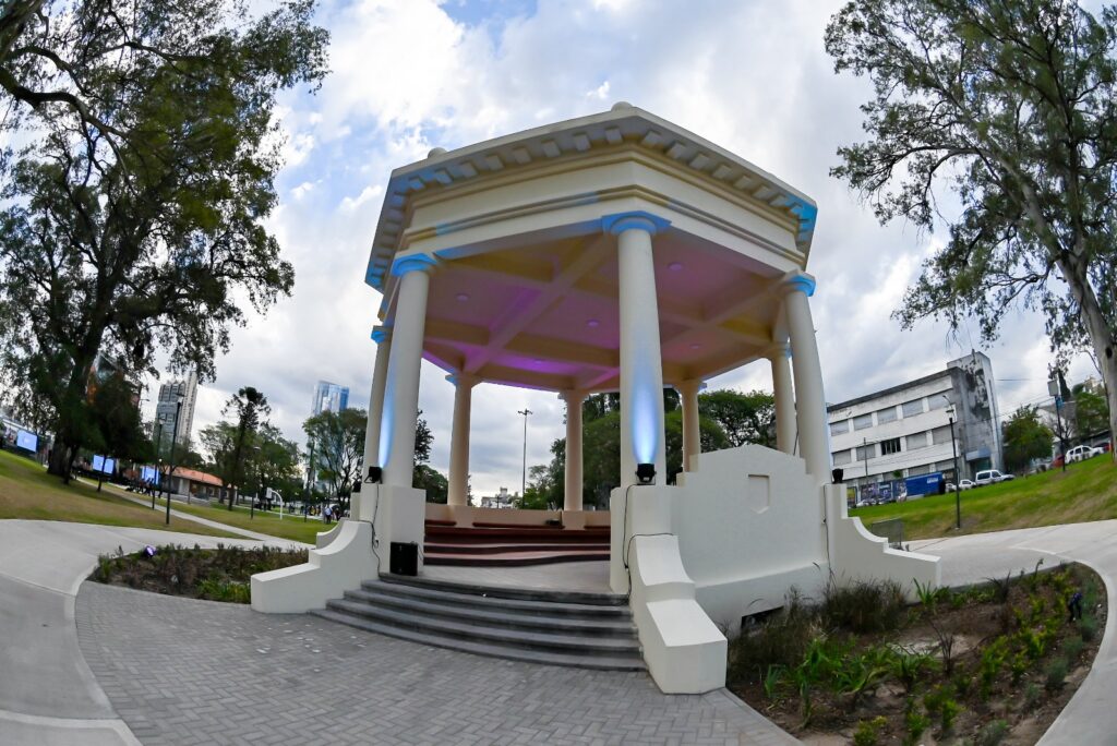 Transformado, quedó reinaugurado el centenario parque Las Heras-Elisa
