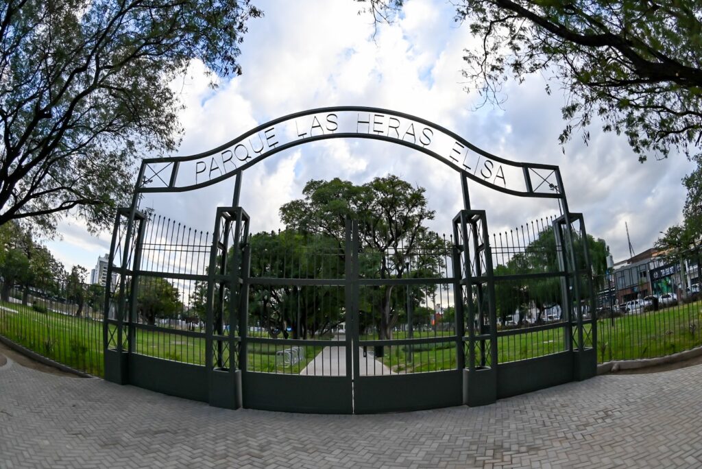 Transformado, quedó reinaugurado el centenario parque Las Heras-Elisa