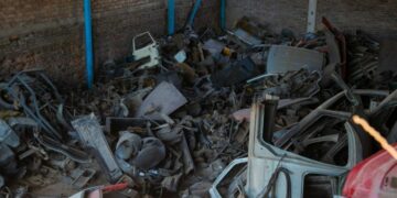 Desbarataron un desarmadero en Villa La Tela: uno de los detenidos es policía