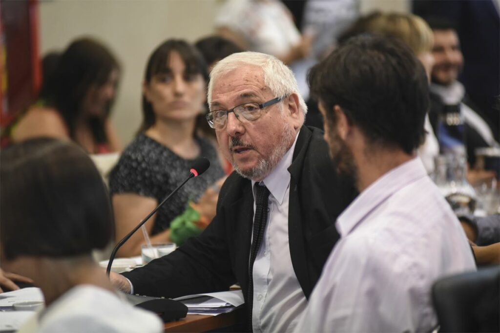 El diputado Fernández advierte un “intento de golpe de mercado”