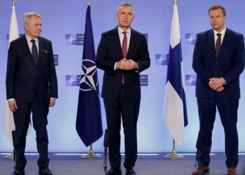 Finlandia ingresa a la OTAN, que expande su frontera con Rusia