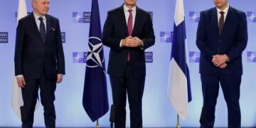 Finlandia ingresa a la OTAN, que expande su frontera con Rusia