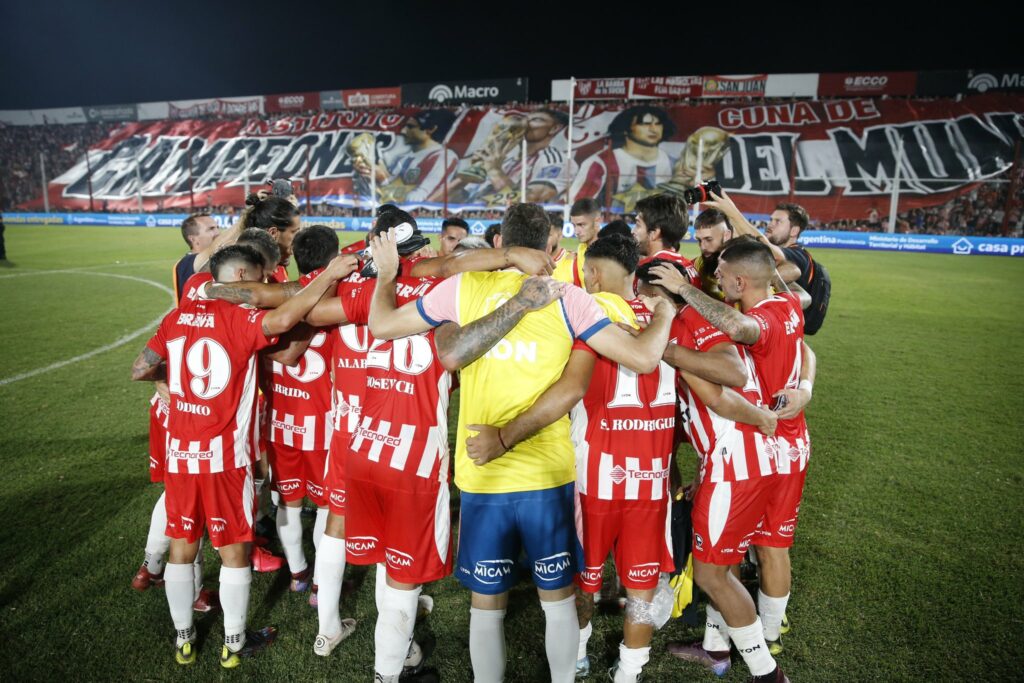 Instituto se recuperó y volvió al triunfo ante Vélez