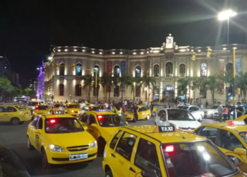 Taxistas se movilizaron en el centro de la Ciudad reclamando más seguridad