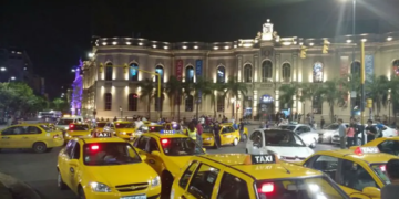 Taxistas se movilizaron en el centro de la Ciudad reclamando más seguridad
