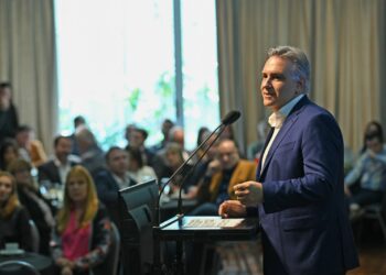 Llaryora se comprometió a impulsar un gobierno “previsible y con certezas”