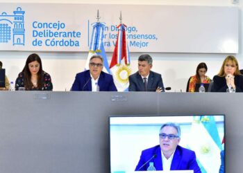 Ante el Concejo, Llaryora destacó que alcanzó más del 75% del Plan de Metas