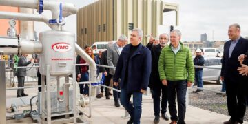 Schiaretti y Llaryora habilitaron una planta que generará energía a partir de residuos cloacales