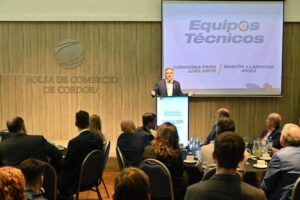 Llaryora se comprometió a impulsar un gobierno “previsible y con certezas” Llaryora se comprometió a impulsar un gobierno “previsible y con certezas”