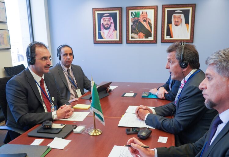 Sergio Massa junto al Sultan bin Abdulrahman Al-Marshad, CEO del Saudí Development Fund,