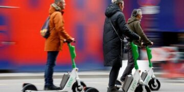 La población de París rechazó el alquiler de monopatines eléctricos