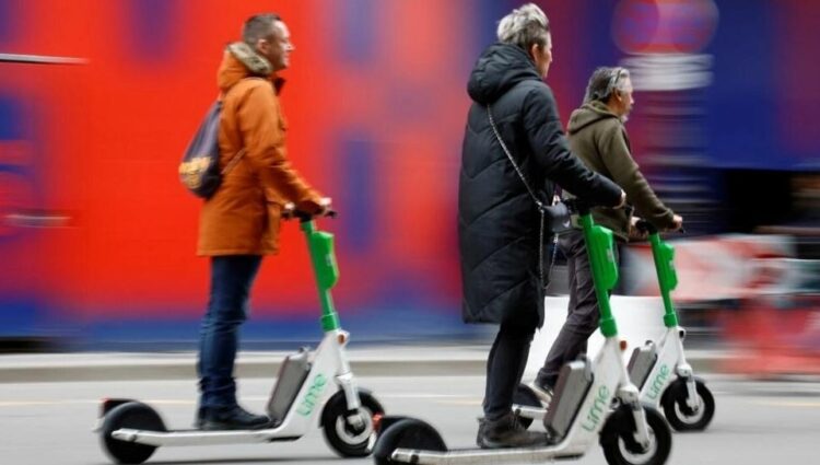 La población de París rechazó el alquiler de monopatines eléctricos