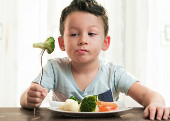 Chicos y adolescentes consumen sólo el 20% de las frutas y verduras recomendadas