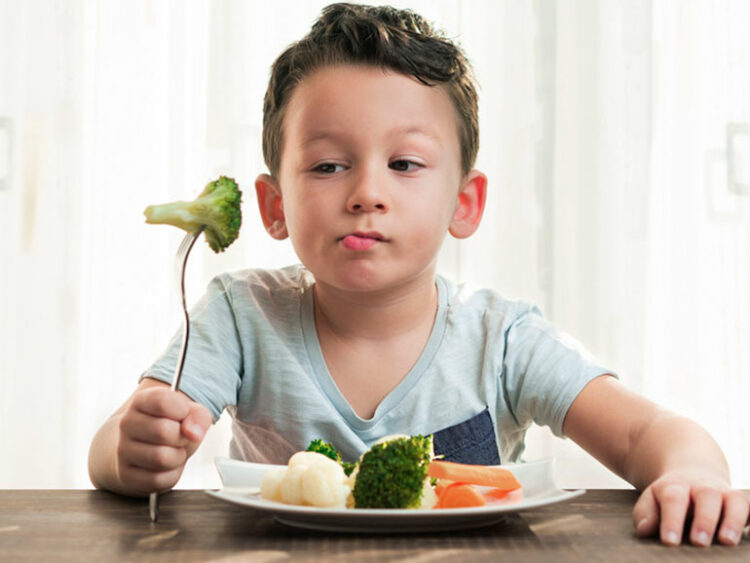 Chicos y adolescentes consumen sólo el 20% de las frutas y verduras recomendadas